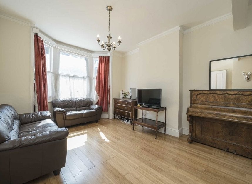 House Abdale Road in Greater London