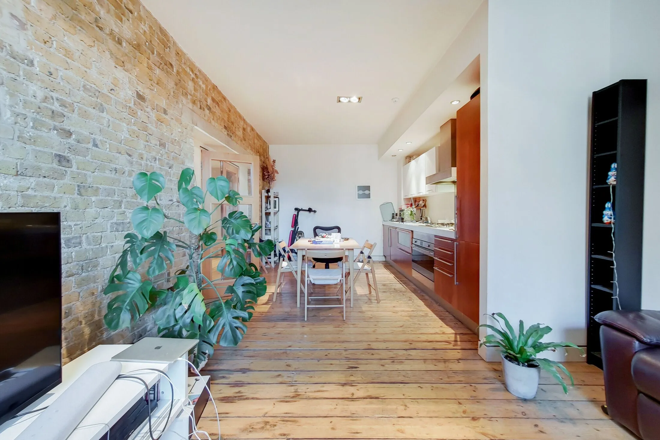 Flat Kingsland Road in Greater London