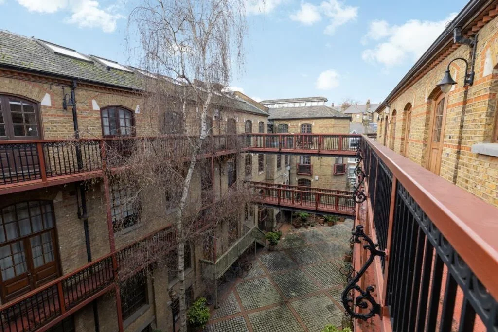 Flat Battersea Park Road in Greater London