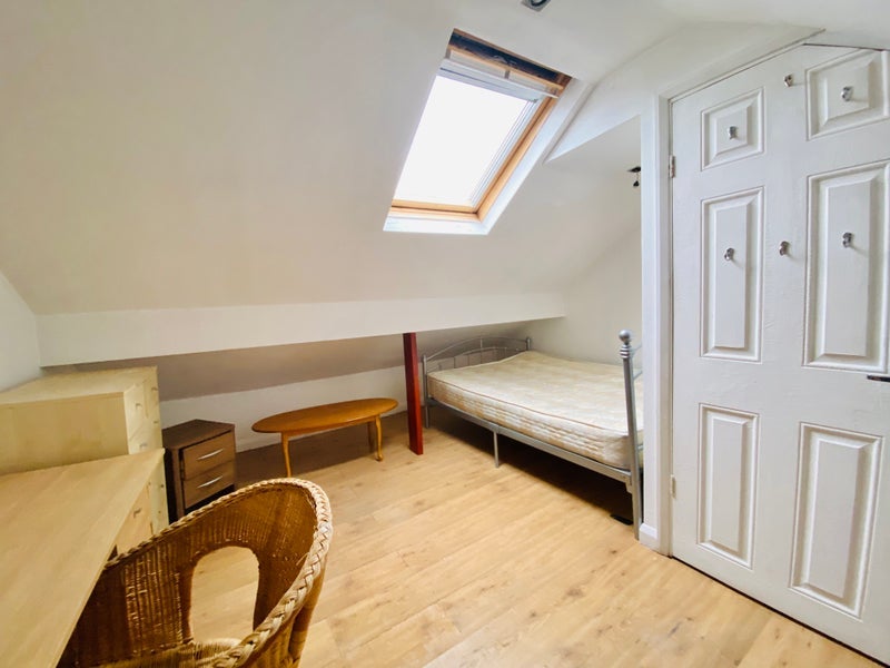Room St Mary's Road in Greater London