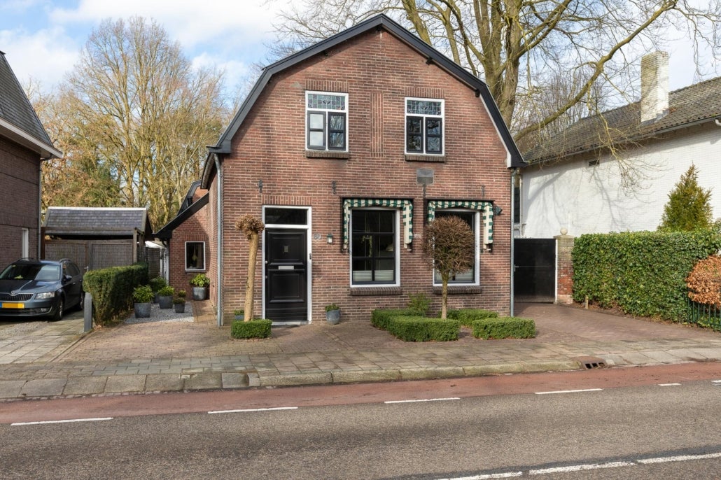 Huis Raadhuisstraat 80 in Waalre
