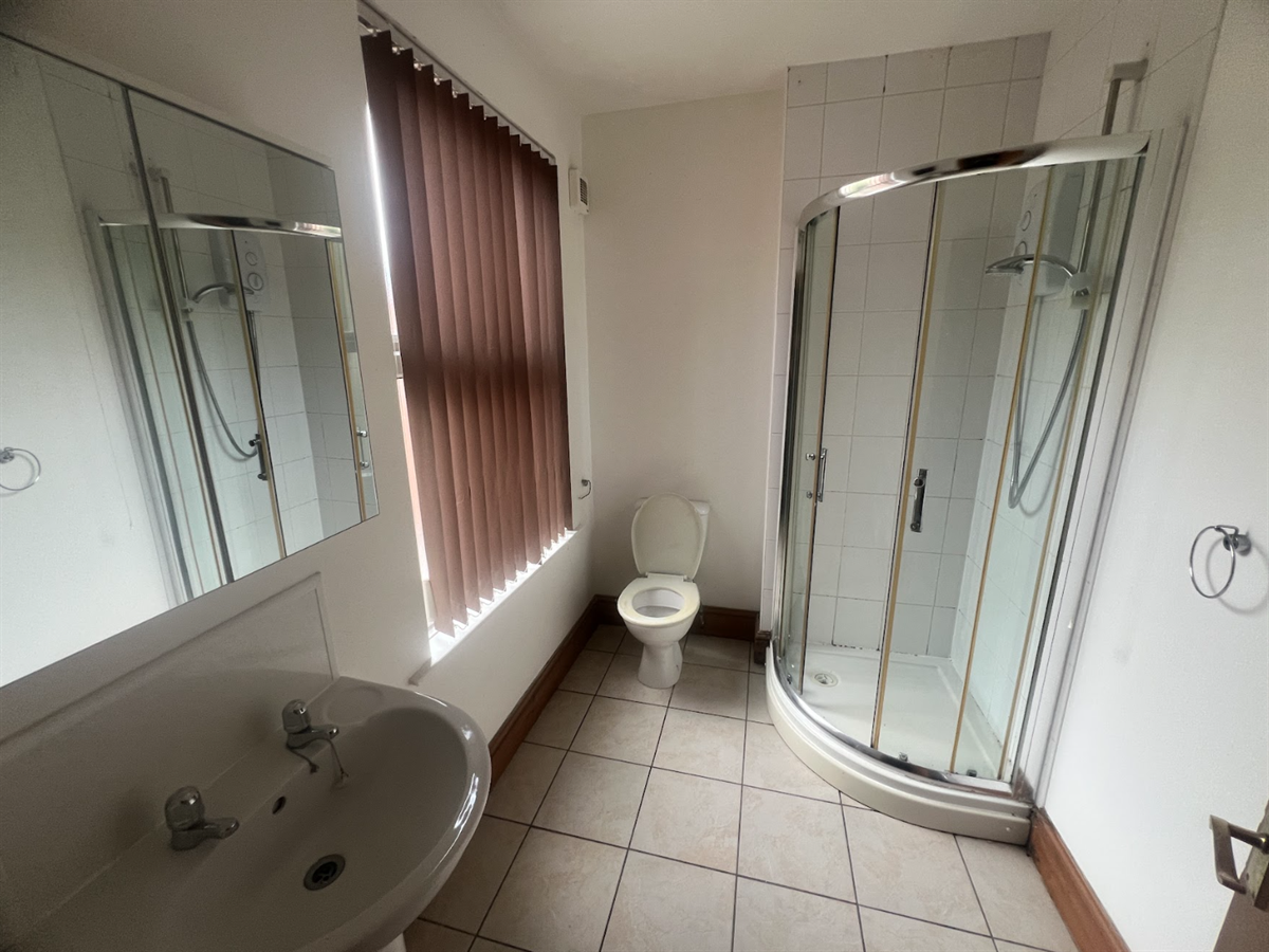 Room Lois Avenue in Nottingham