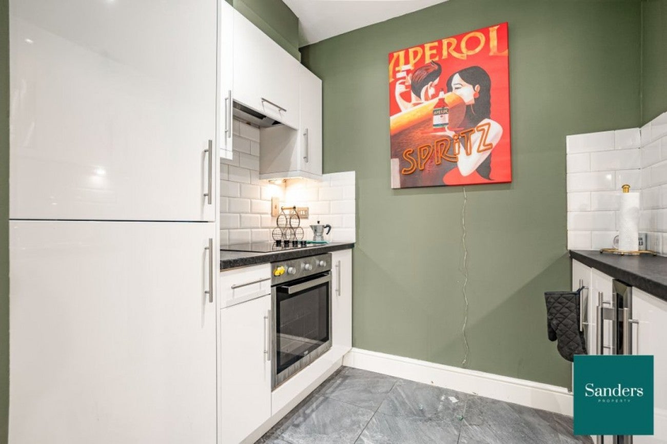 Flat Plumbers Row in Greater London