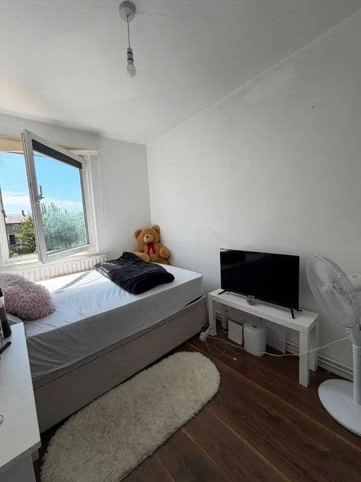 Flat Wellington Row in Greater London