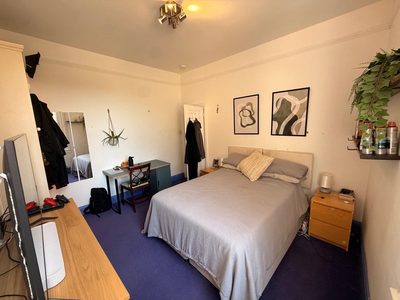 Room Old Devonshire Road in Greater London