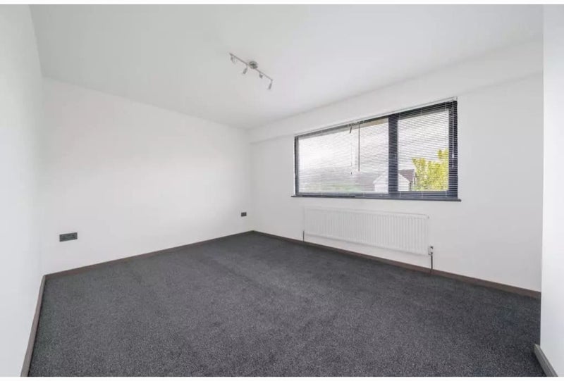 Room Spencer Road in Greater London