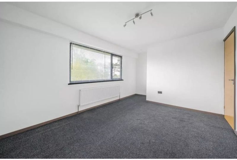 Room Spencer Road in Greater London