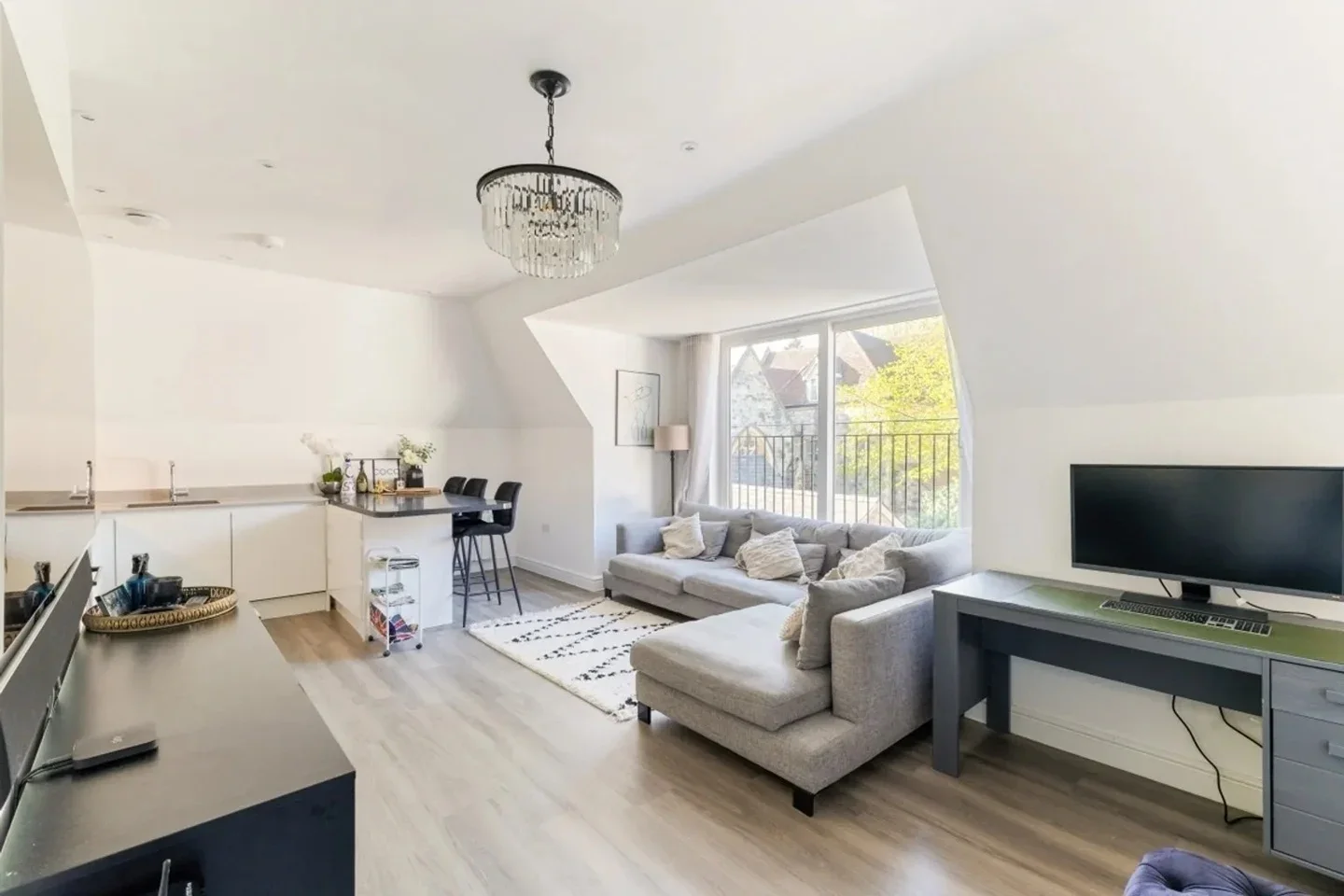 Flat Clarendon Road in Reigate and Banstead