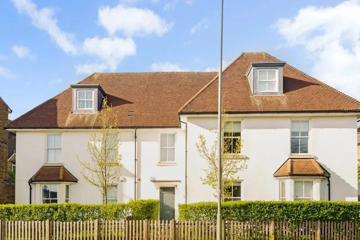 Flat Clarendon Road in Reigate and Banstead