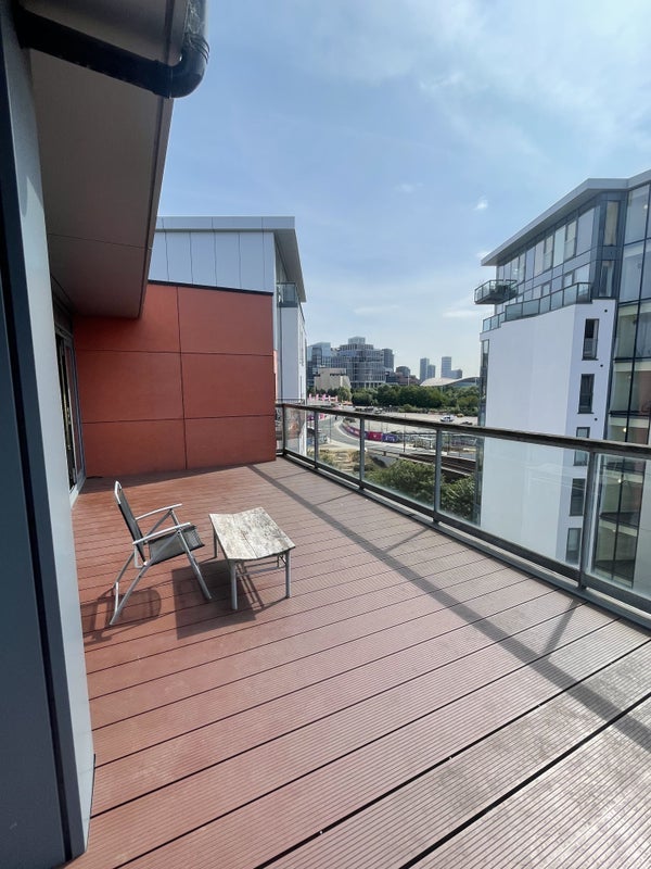 Room Monier Road in Greater London
