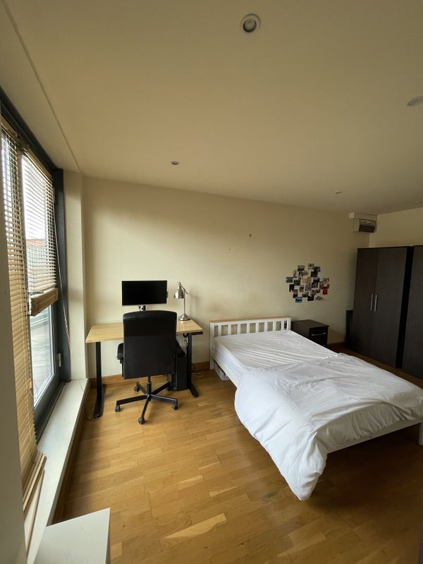 Room Monier Road in Greater London