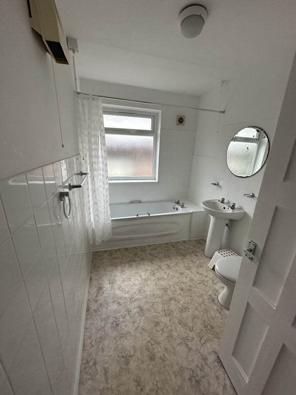 Room London Road in Coventry