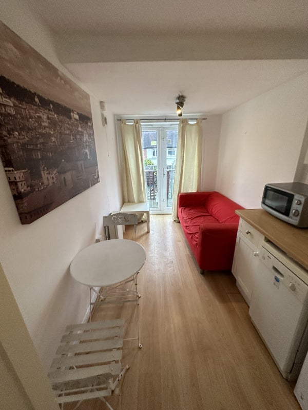 Room London Road in Coventry