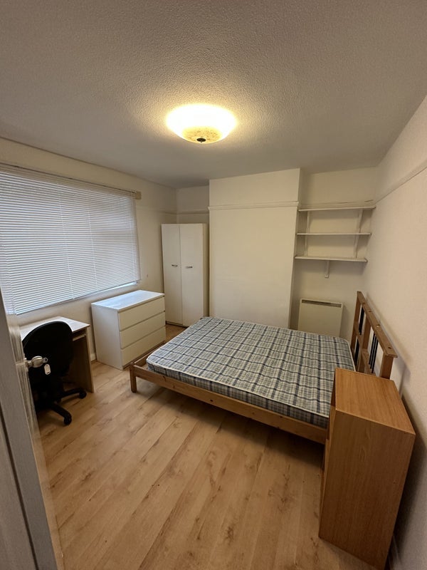 Room London Road in Coventry