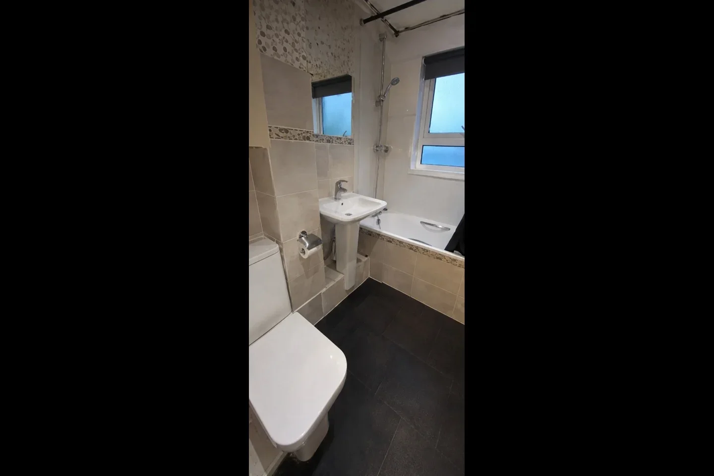 Flat Parkfield Drive in Greater London