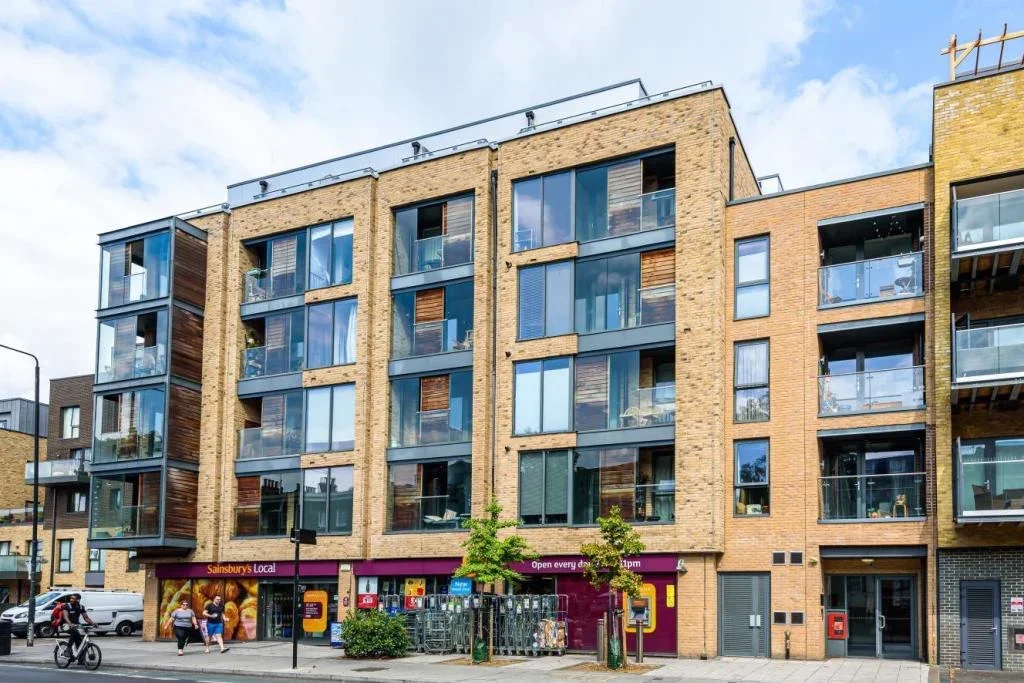 Flat Queen's Road in Greater London