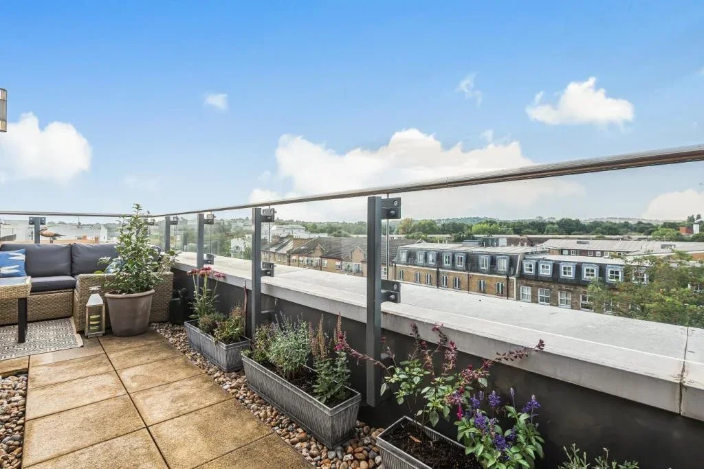 Flat Queen's Road in Greater London