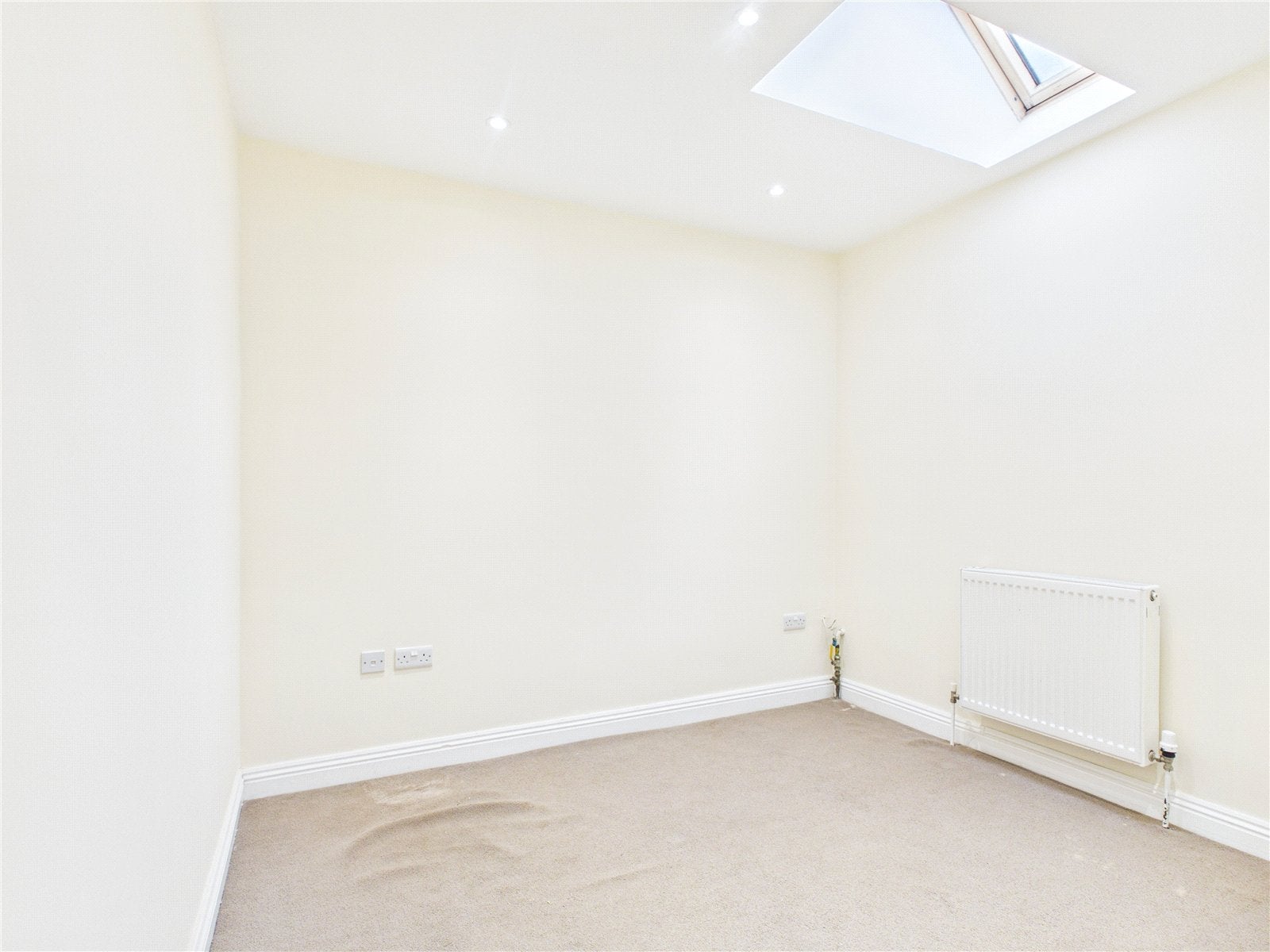Flat Talbot Road in Bristol