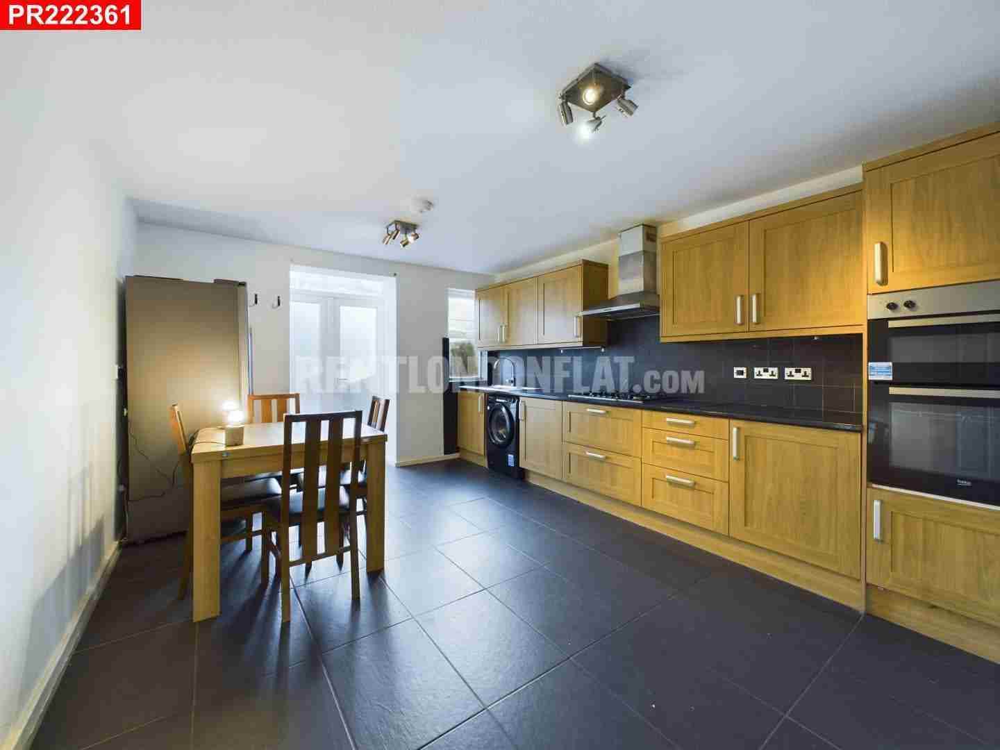House Kingswood Close in Greater London