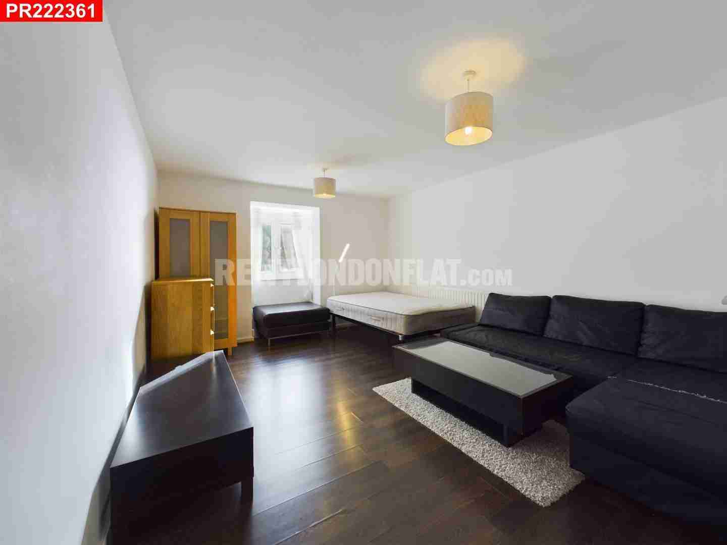 House Kingswood Close in Greater London