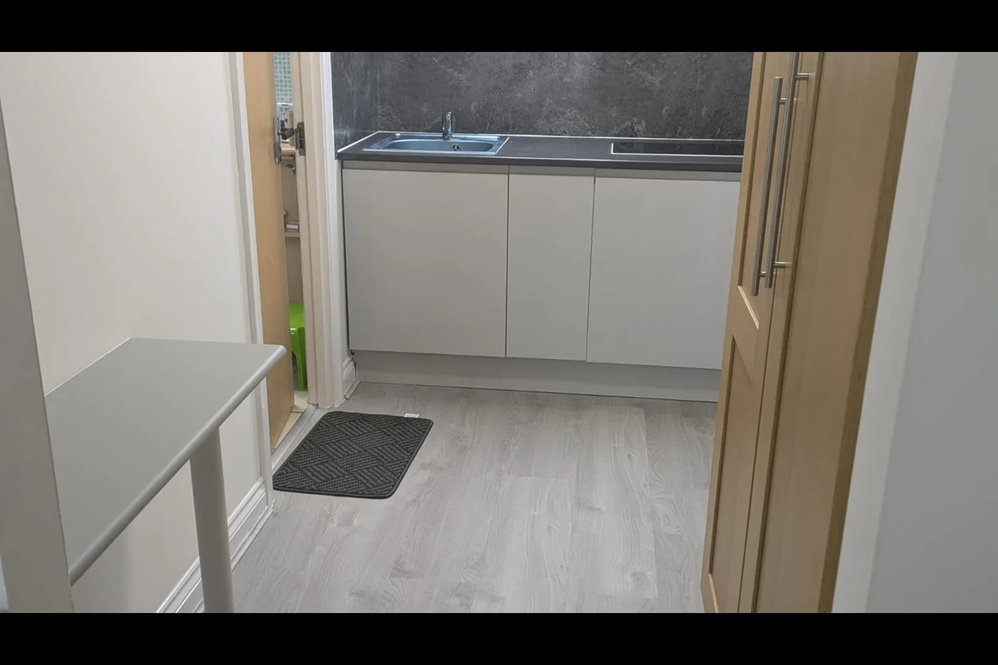 Room King Edward Avenue in Dartford