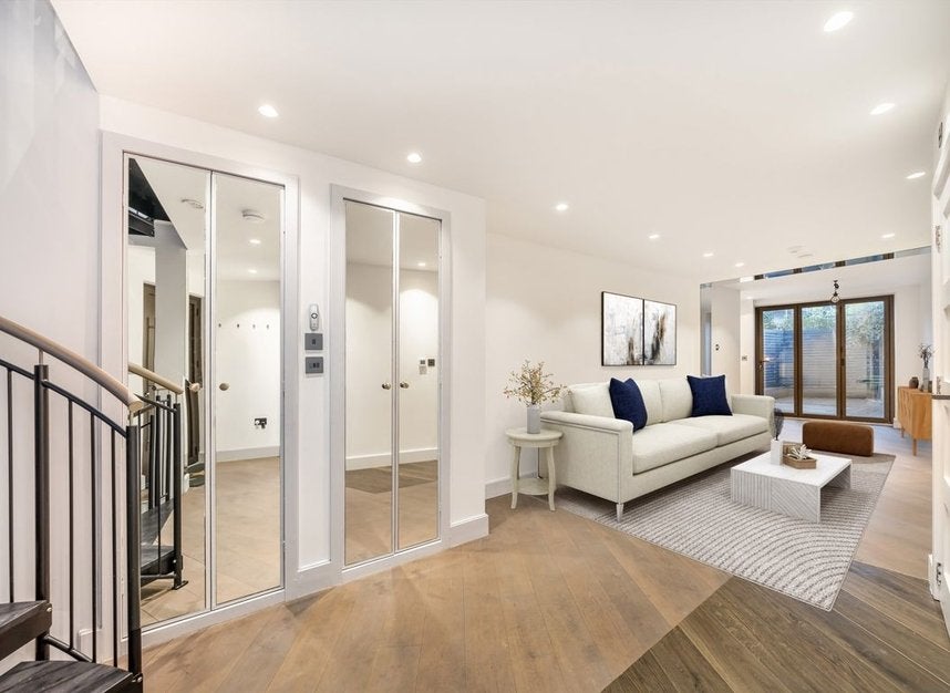 Flat Holmdale Road in Greater London