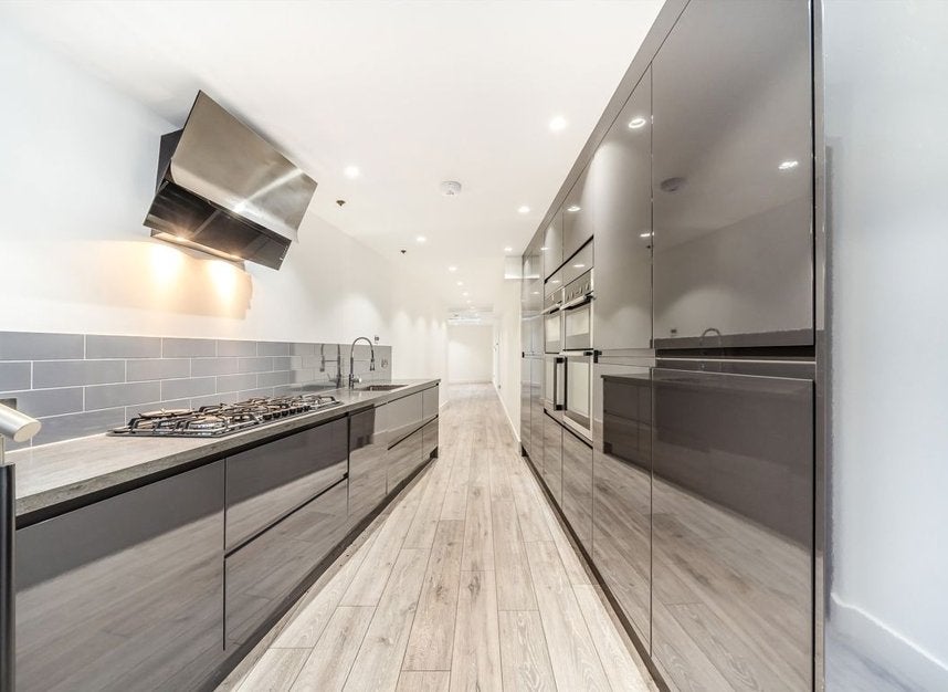 Flat Holmdale Road in Greater London
