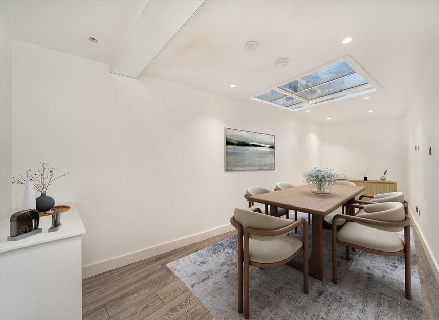 Flat Holmdale Road in Greater London