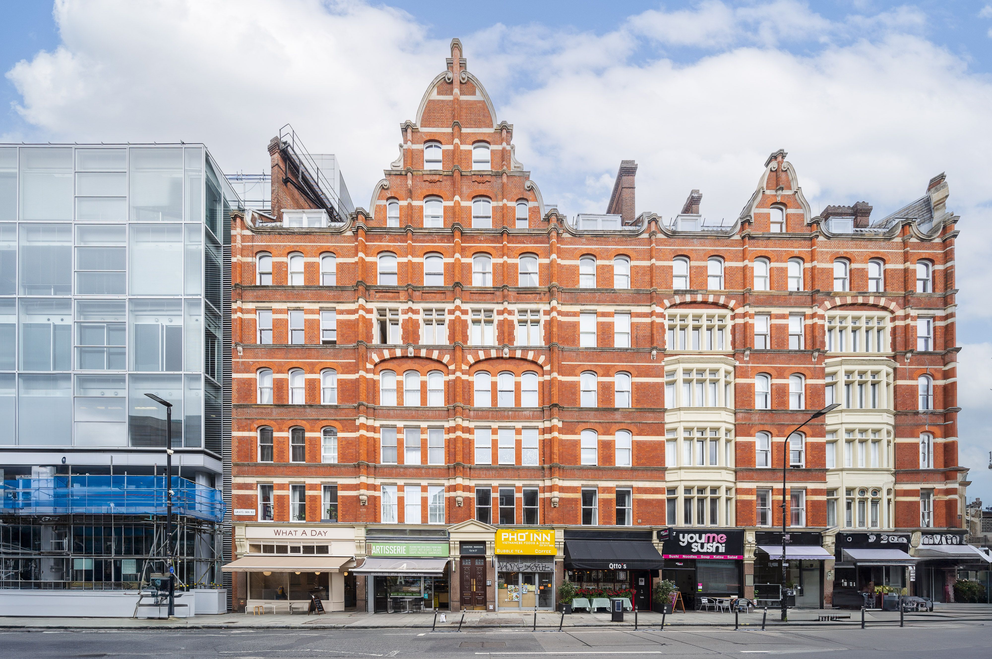 Flat Gray's Inn Road in Greater London