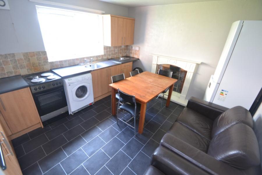 Room Oliver Close in Nottingham