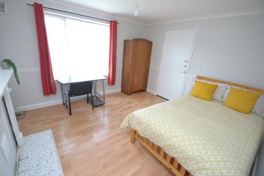 Room Oliver Close in Nottingham