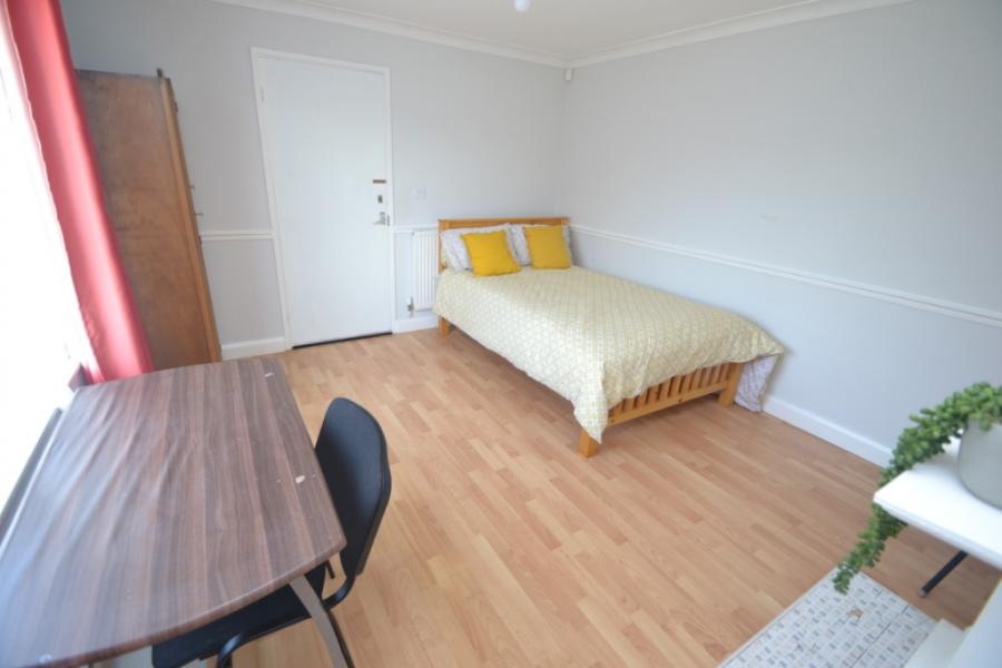 Room Oliver Close in Nottingham