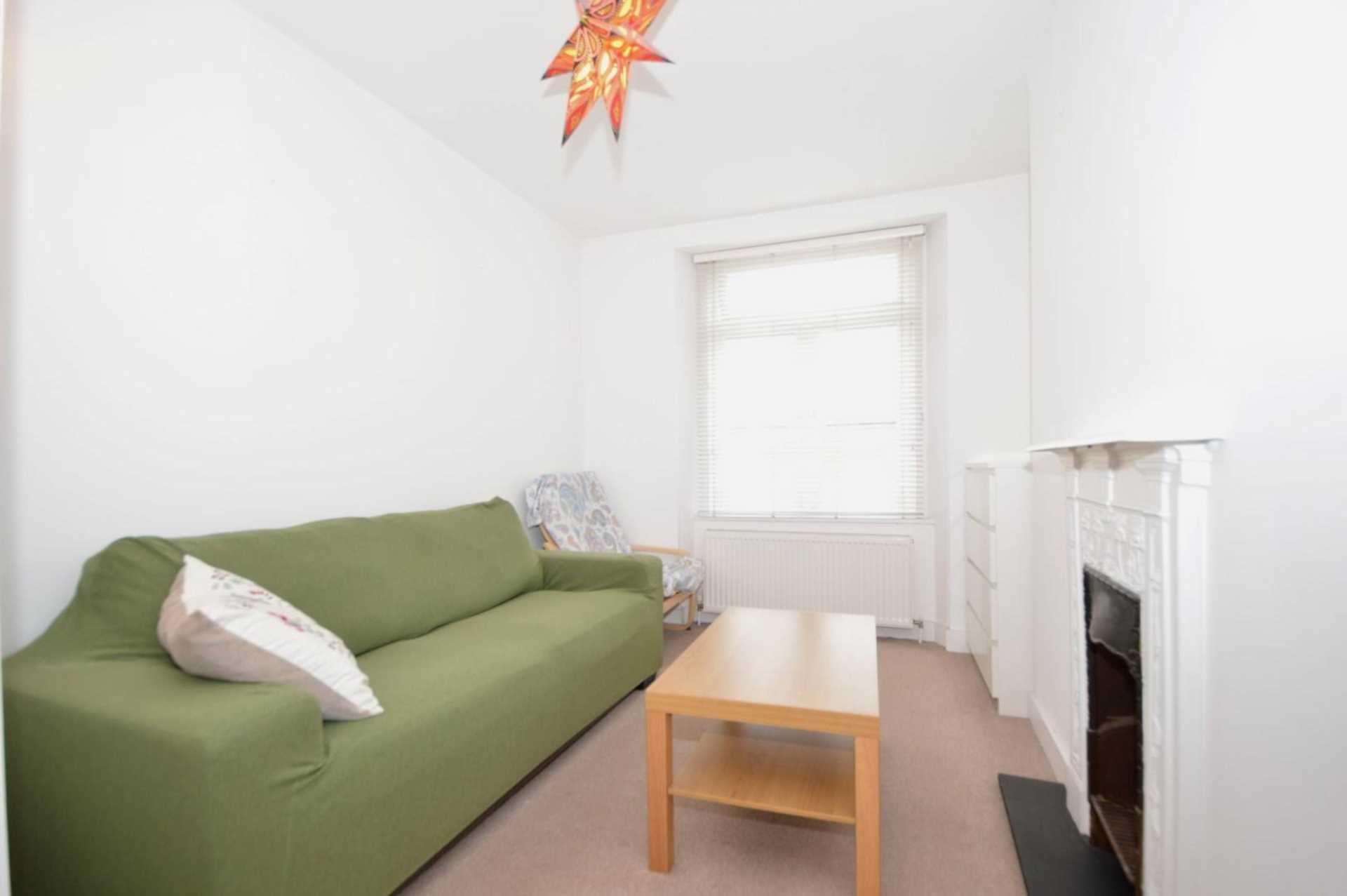 Flat Caledonian Road in Greater London