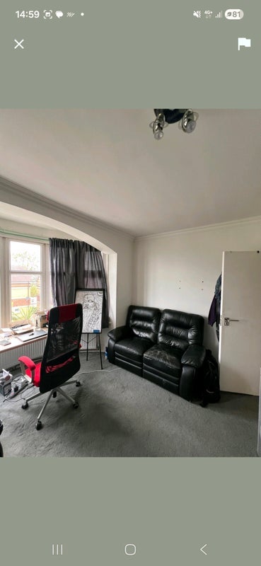Room Hillside Avenue in Greater London