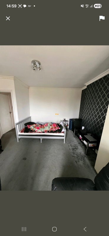 Room Hillside Avenue in Greater London