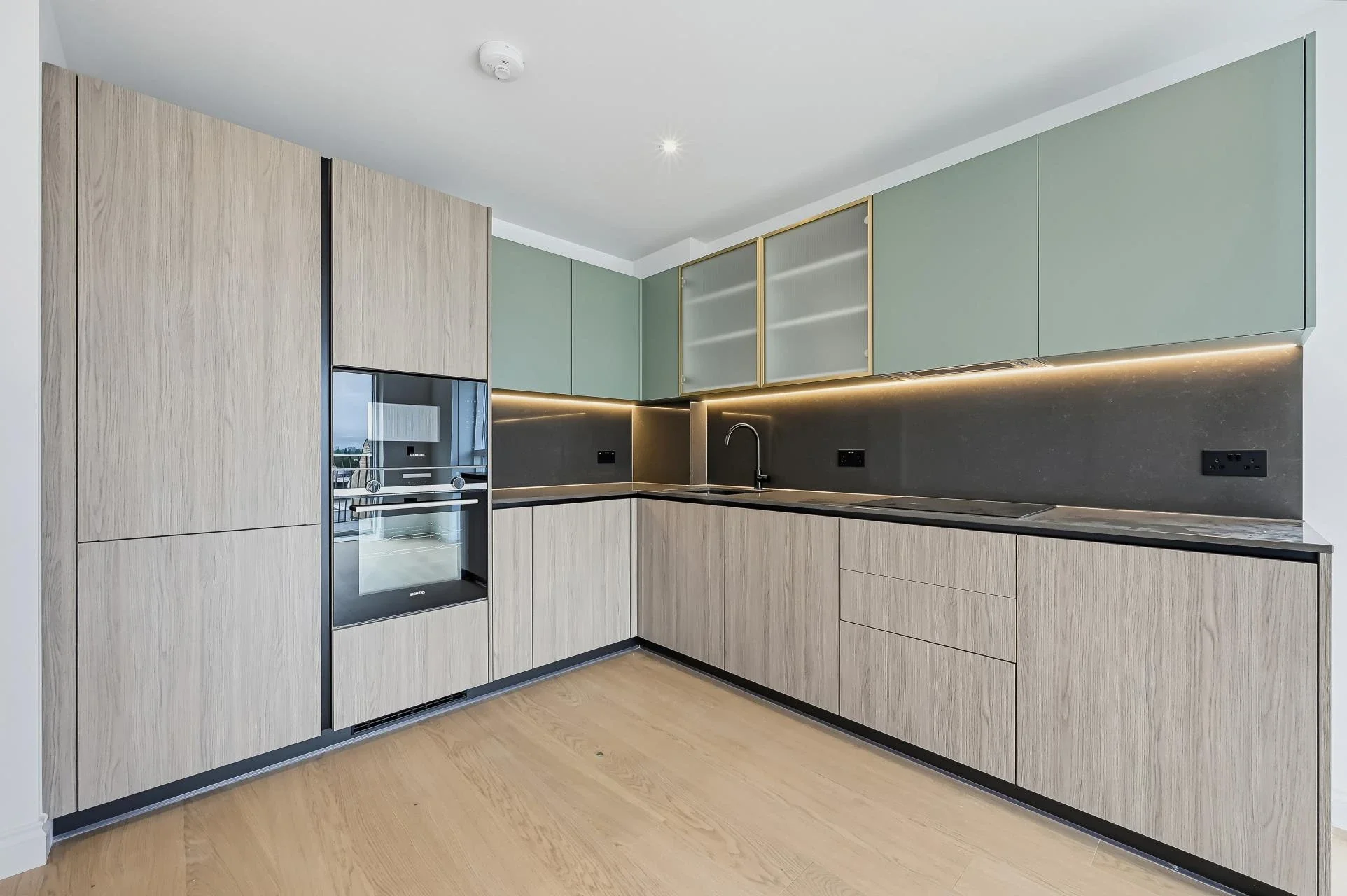 Flat Charlow Close in Greater London
