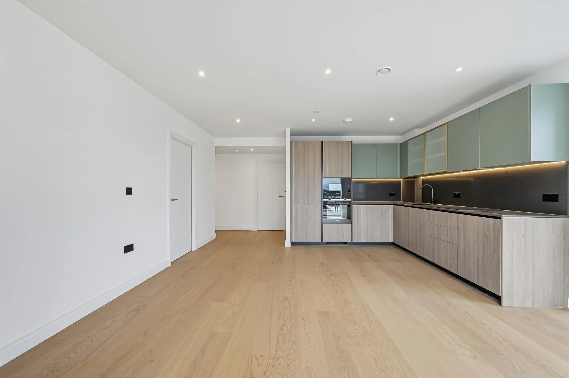 Flat Charlow Close in Greater London