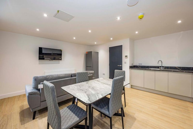 Room Zulla Road in Nottingham