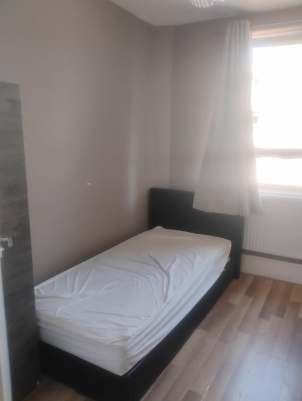 Room Elm Tree Court in Greater London