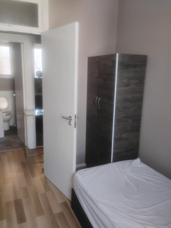 Room Elm Tree Court in Greater London