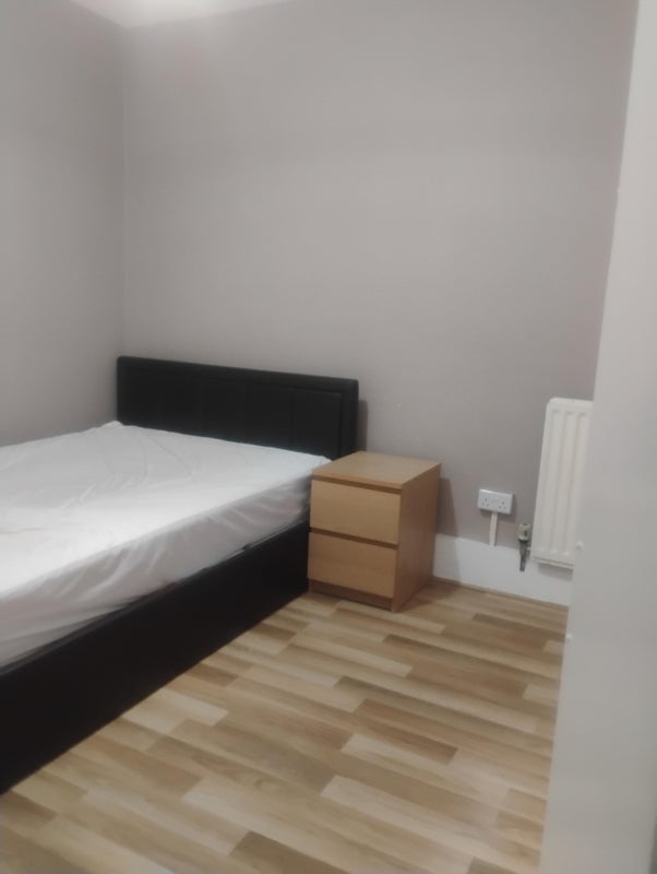 Room Elm Tree Court in Greater London