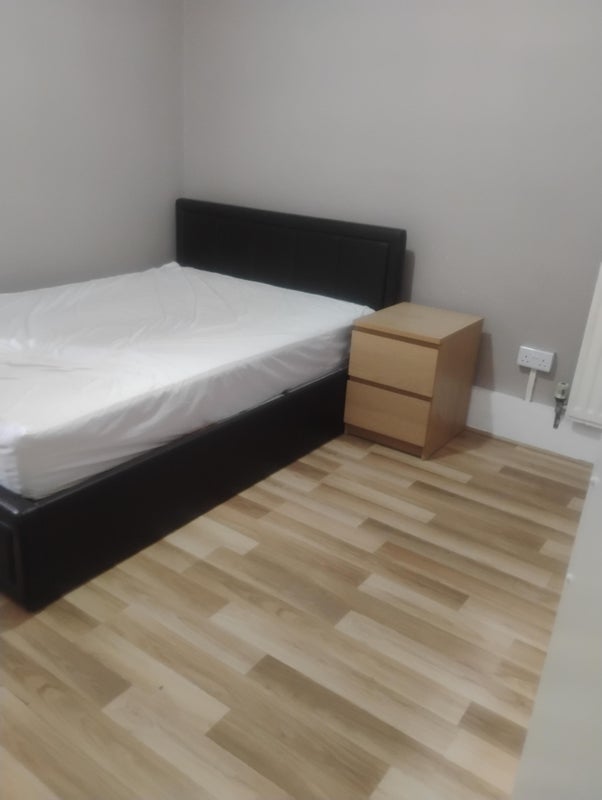 Room Elm Tree Court in Greater London