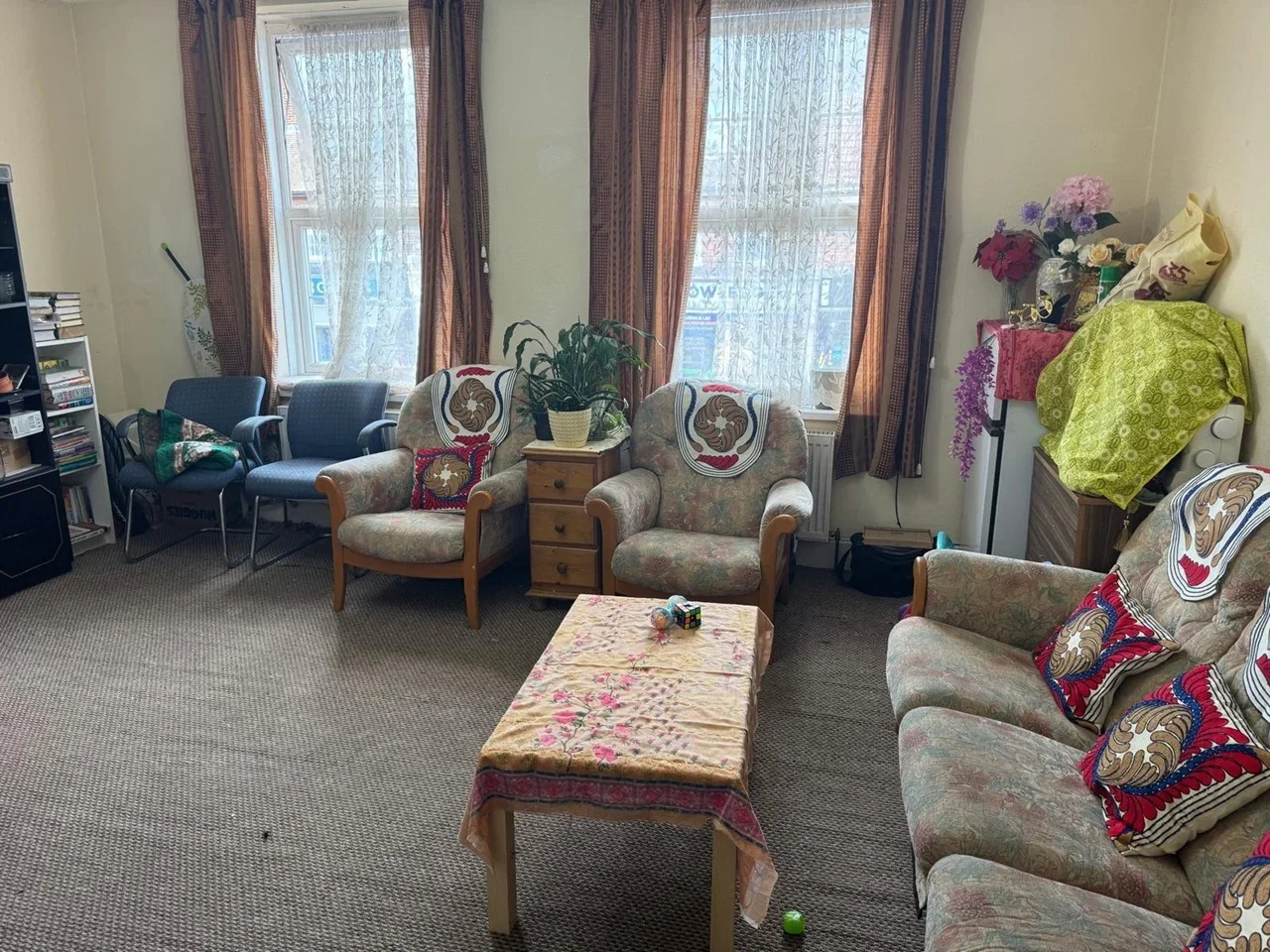 Flat Peacock Close in Greater London