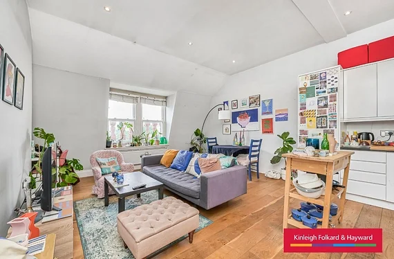 Flat Electric Avenue in Greater London