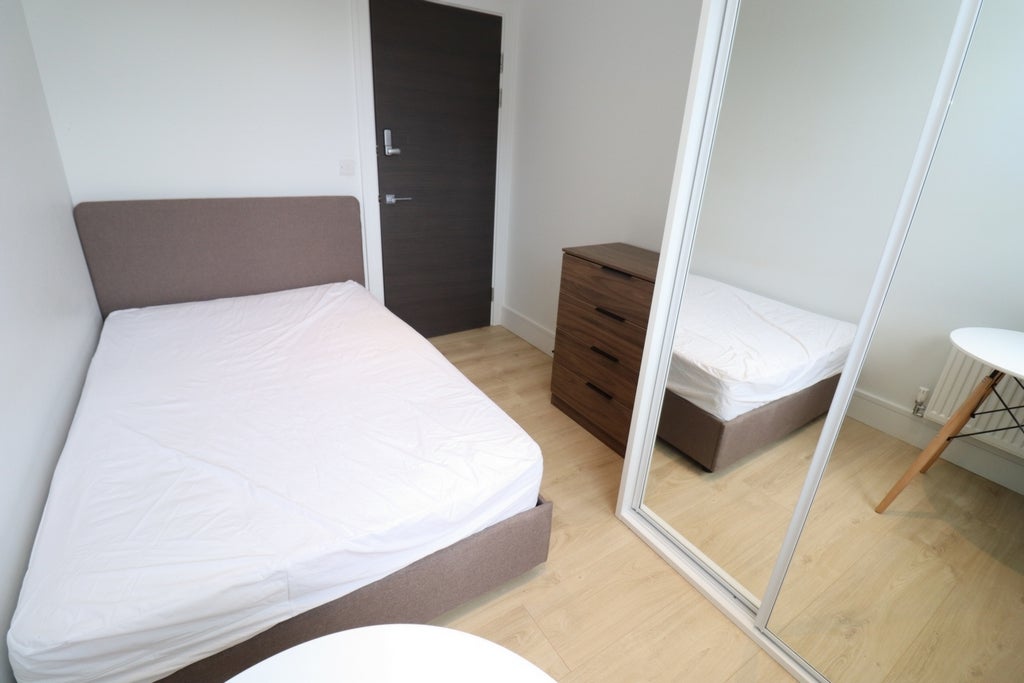 Room Globe Road in Greater London