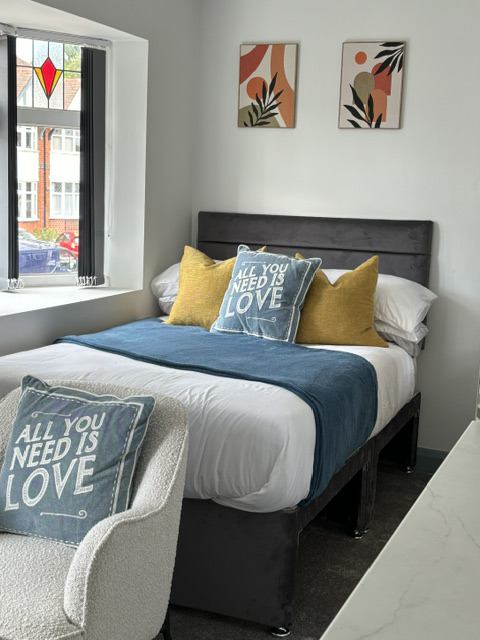 Room Oakthorpe Avenue in Leicester