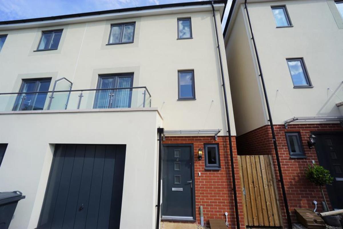 Room Slade Baker Way in Stoke Gifford