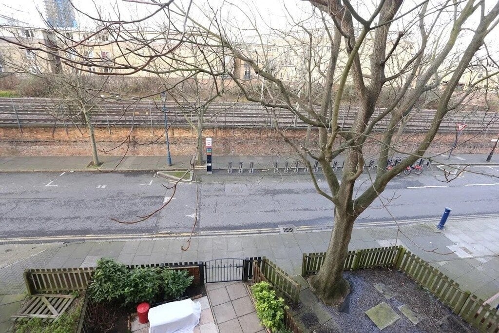 Room Malmesbury Road in Greater London