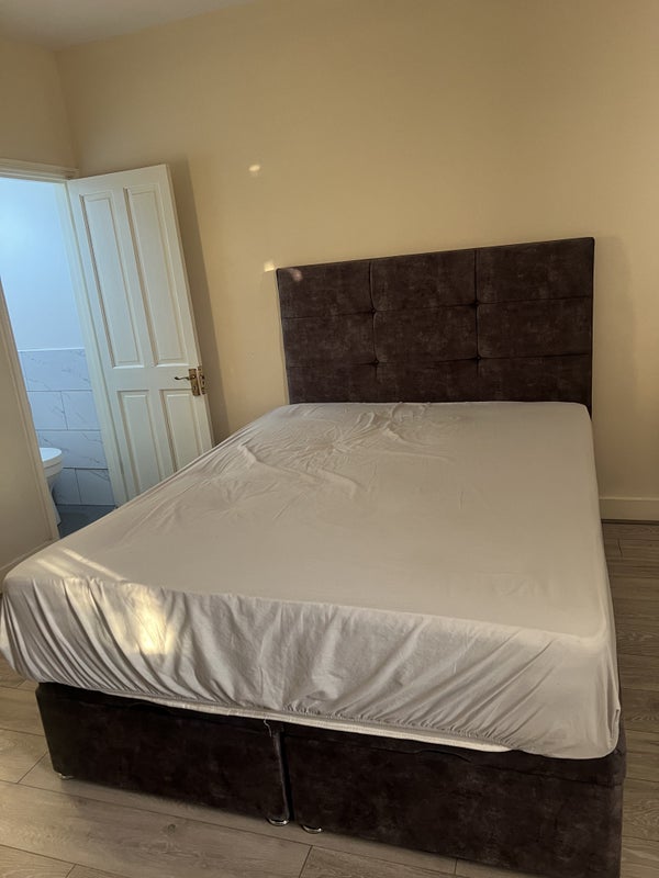 Room Thornton Road in Greater London