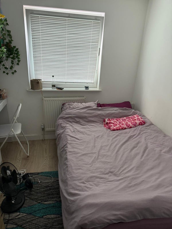 Room Beverley Mews in Crawley